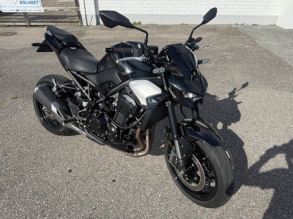 Kawasaki Z900 2 of 3