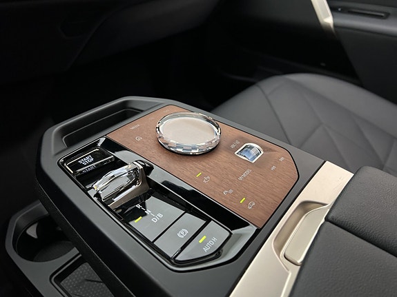 BMW iX 26 of 30