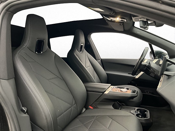 BMW iX 28 of 30