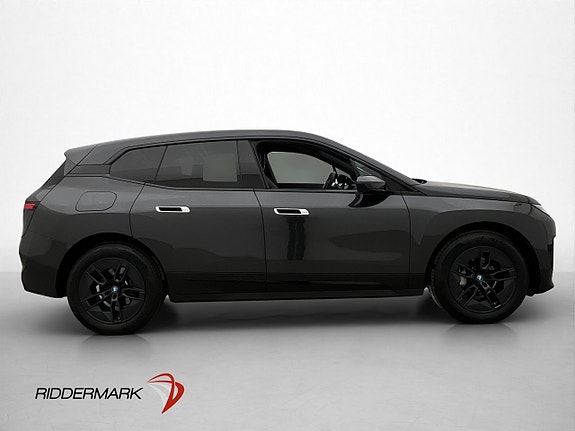 BMW iX 9 of 30