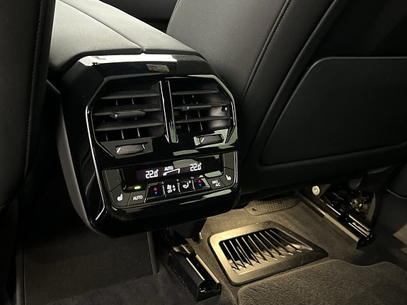 BMW iX 30 of 30