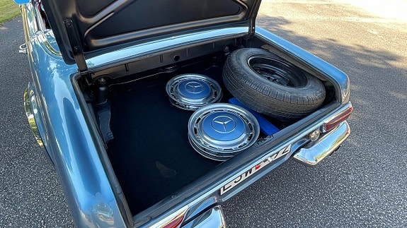 Mercedes-Benz 250 SL 21 of 21