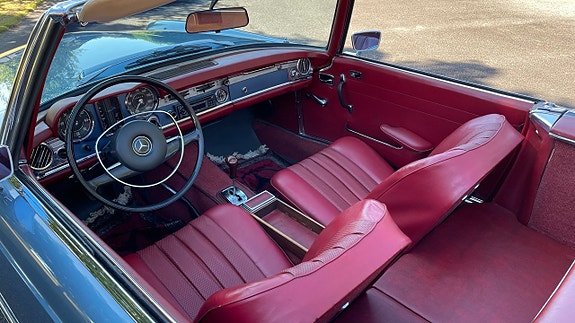 Mercedes-Benz 250 SL 14 of 21