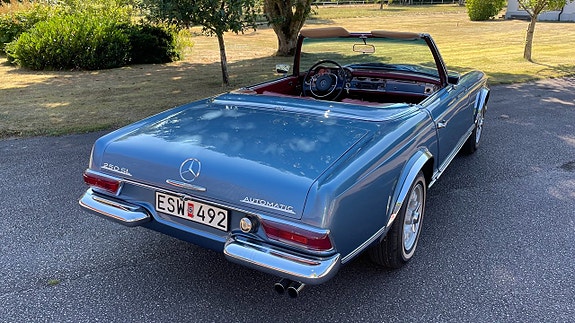 Mercedes-Benz 250 SL 4 of 21