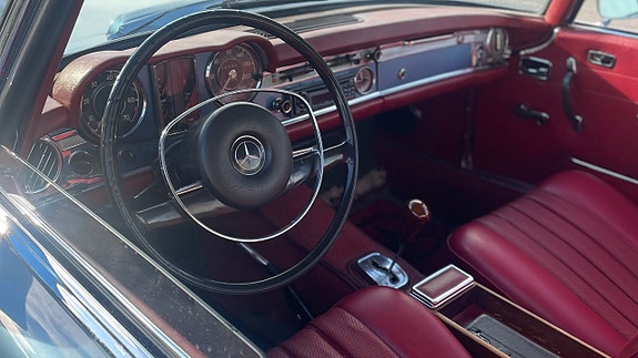 Mercedes-Benz 250 SL 16 of 21