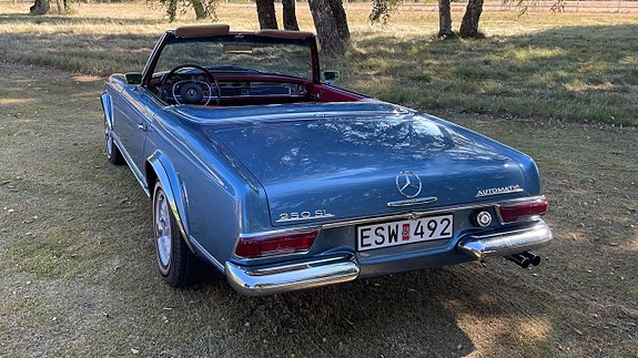 Mercedes-Benz 250 SL 3 of 21