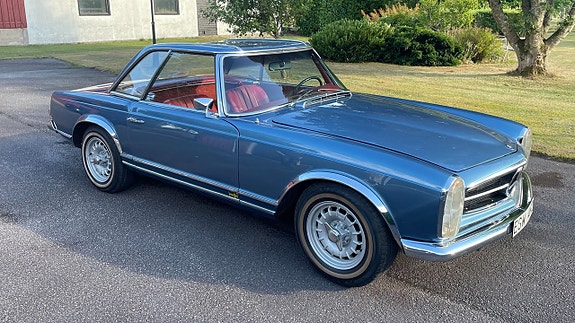 Mercedes-Benz 250 SL 11 of 21