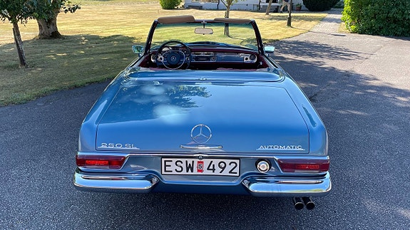 Mercedes-Benz 250 SL 7 of 21