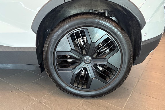 Volvo EX30 17 of 24