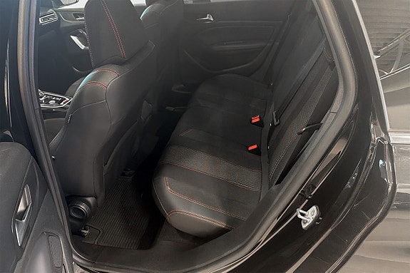 Peugeot 308 SW 7 of 11
