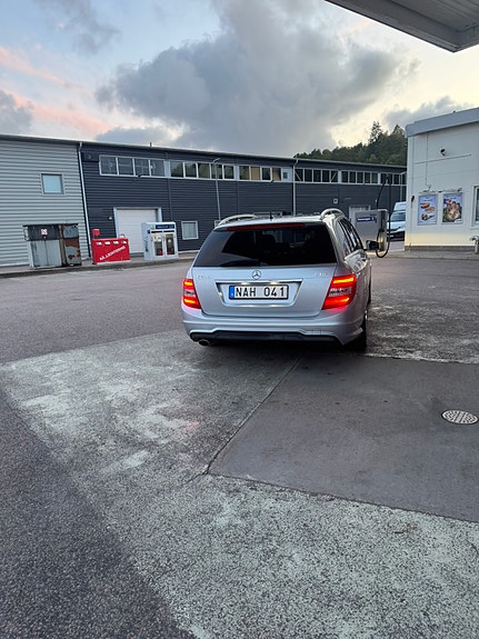 Mercedes-Benz C200 5 of 13