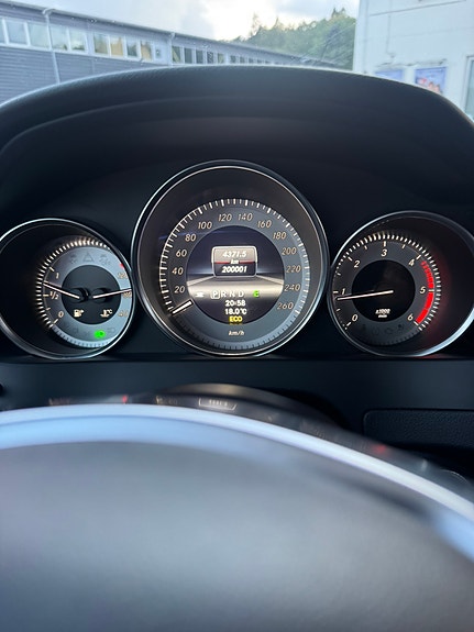 Mercedes-Benz C200 7 of 13