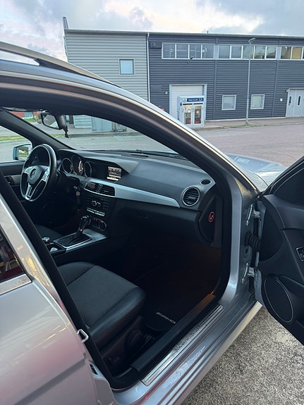 Mercedes-Benz C200 3 of 13