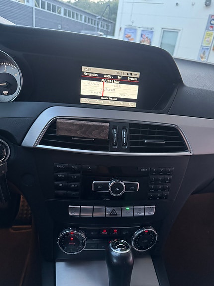 Mercedes-Benz C200 8 of 13