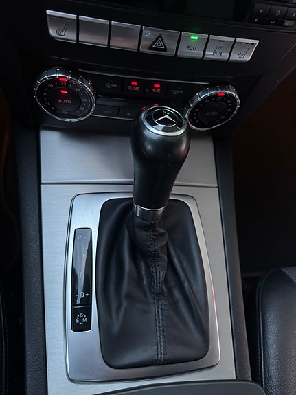 Mercedes-Benz C200 9 of 13