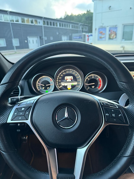 Mercedes-Benz C200 10 of 13