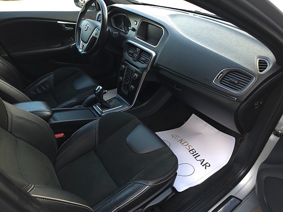 Volvo V40 7 of 11