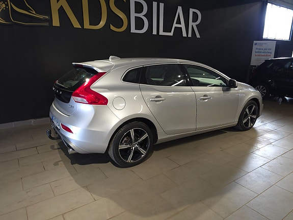 Volvo V40 4 of 11