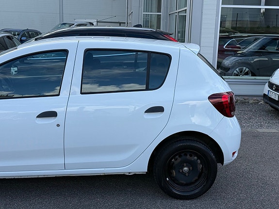 Dacia Sandero 7 of 16