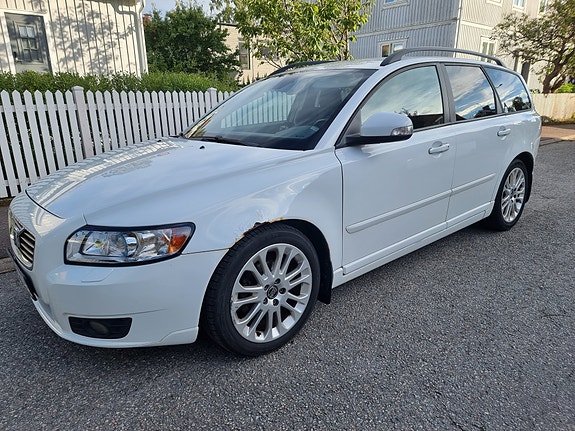 Volvo V50 2 of 8