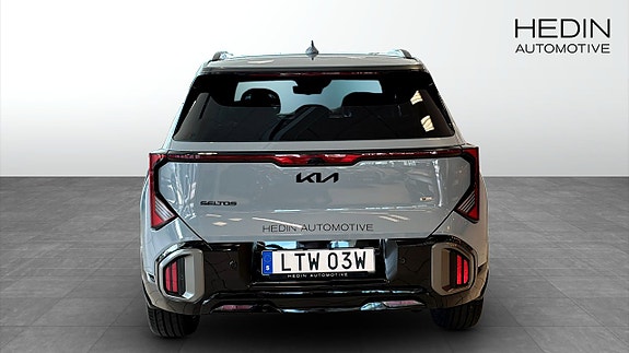 Kia Seltos 5 of 12