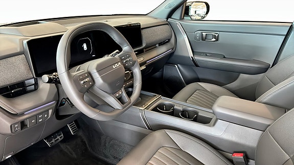 Kia Seltos 8 of 12
