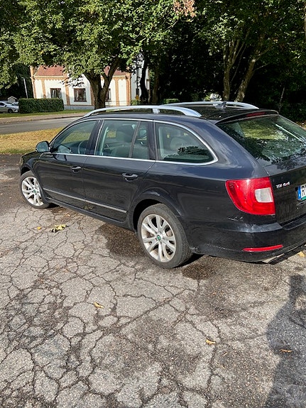 Skoda Superb 8 of 19
