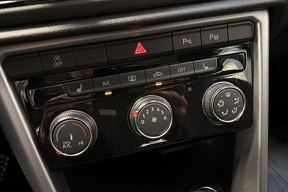 Volkswagen T-Roc 13 of 19