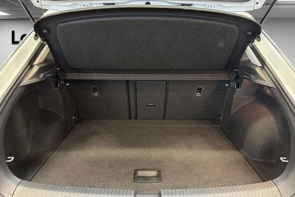 Volkswagen T-Roc 14 of 19