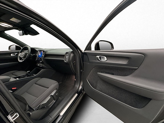 Volvo XC40 28 of 30