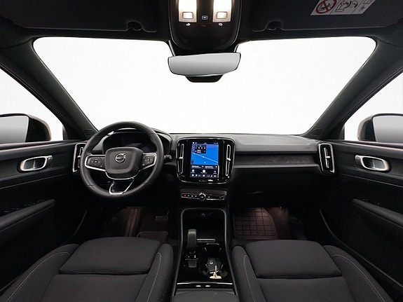 Volvo XC40 12 of 30