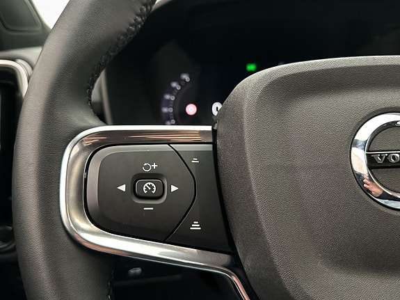 Volvo XC40 15 of 30