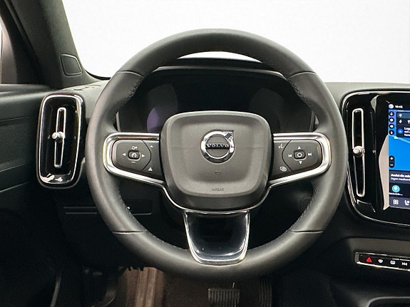 Volvo XC40 13 of 30