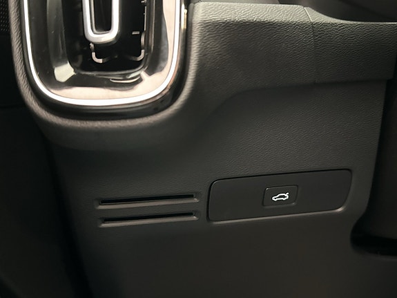 Volvo XC40 14 of 30