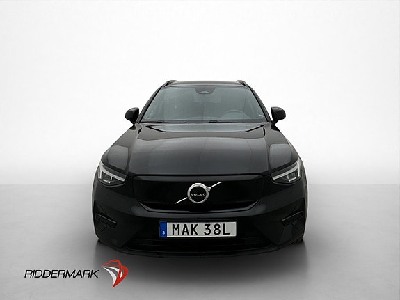 Volvo XC40 2 of 30