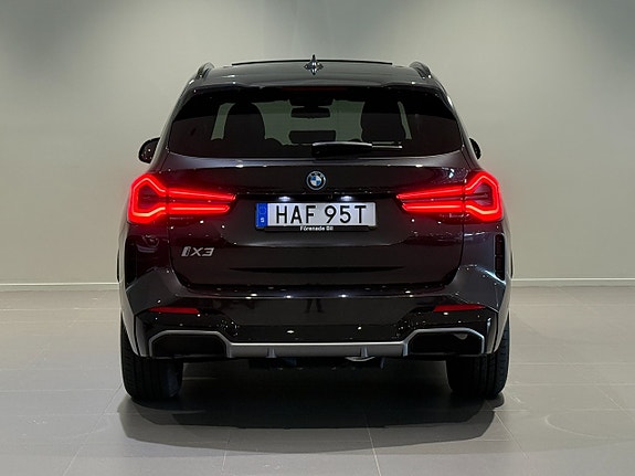 BMW iX3 4 of 18