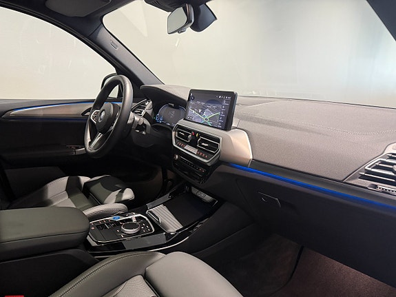 BMW iX3 9 of 18
