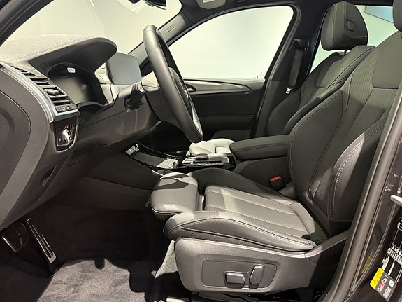 BMW iX3 10 of 18
