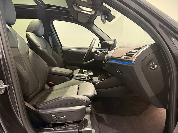 BMW iX3 8 of 18