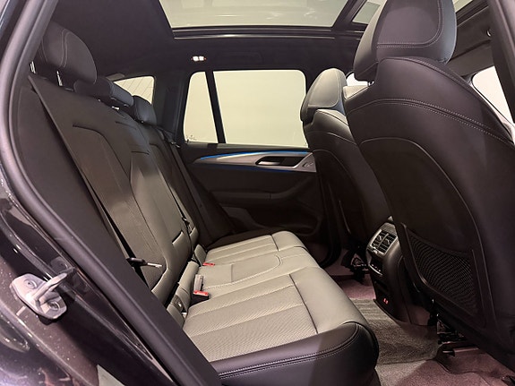 BMW iX3 7 of 18