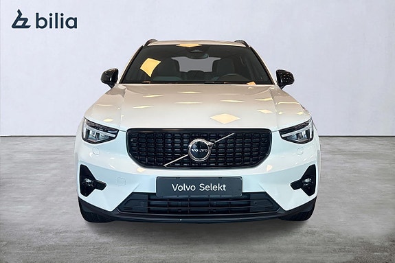 Volvo XC40 6 of 23