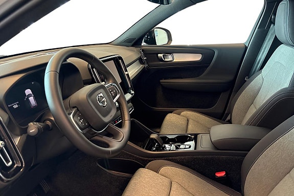 Volvo XC40 14 of 23