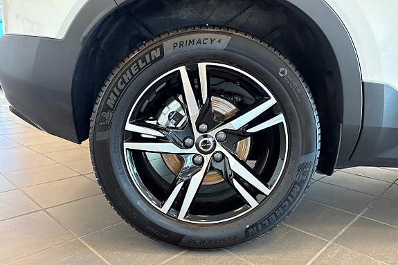 Volvo XC40 17 of 23