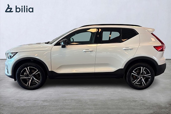 Volvo XC40 3 of 23