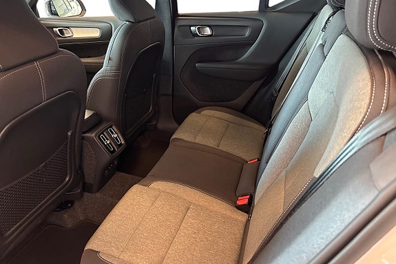 Volvo XC40 13 of 23