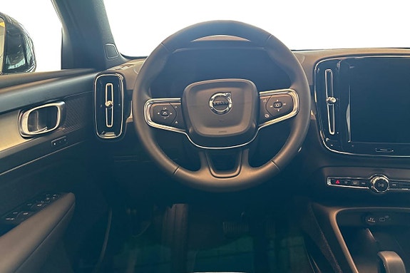 Volvo XC40 11 of 23