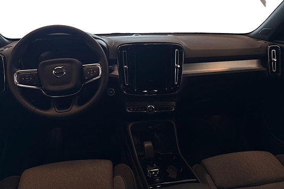 Volvo XC40 10 of 23