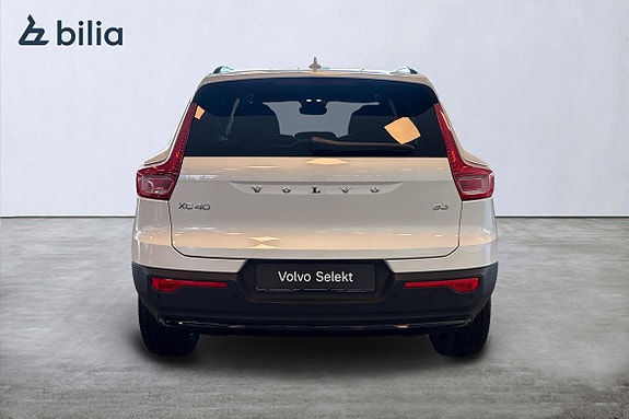 Volvo XC40 5 of 23