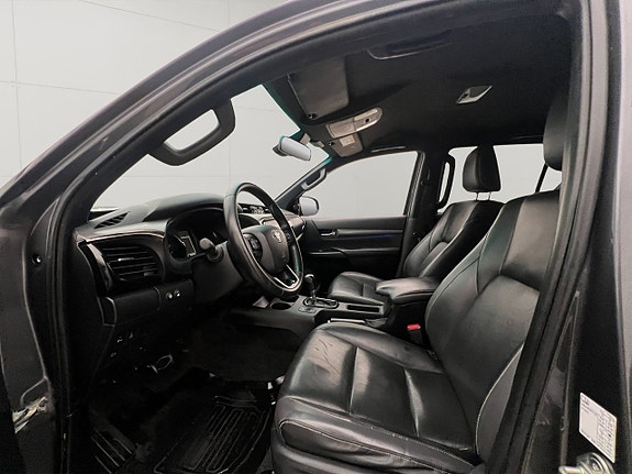 Toyota HiLux 18 of 30