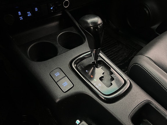 Toyota HiLux 28 of 30